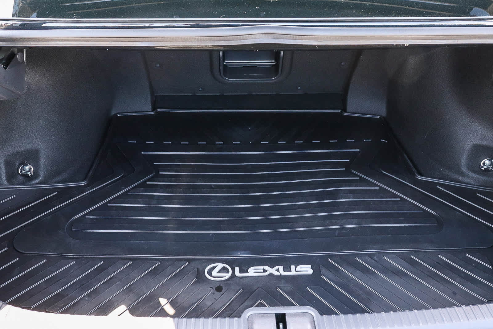 Used 2025 Lexus ES 300h w/ Premium Package FWD image 16