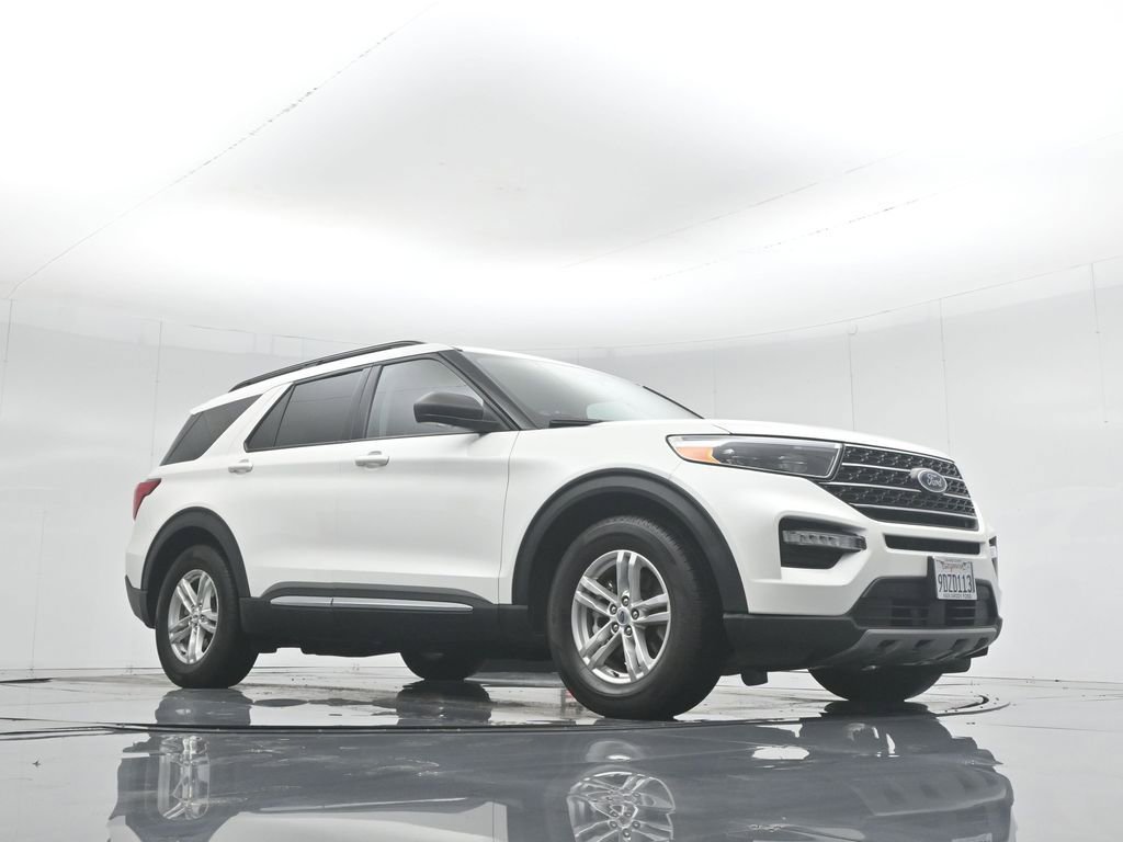Certified 2022 Ford Explorer XLT w/ Equipment Group 202A image 4