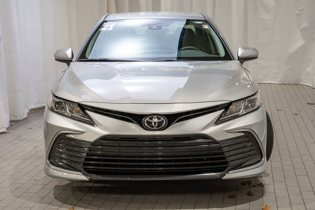 Used 2021 Toyota Camry LE image 3