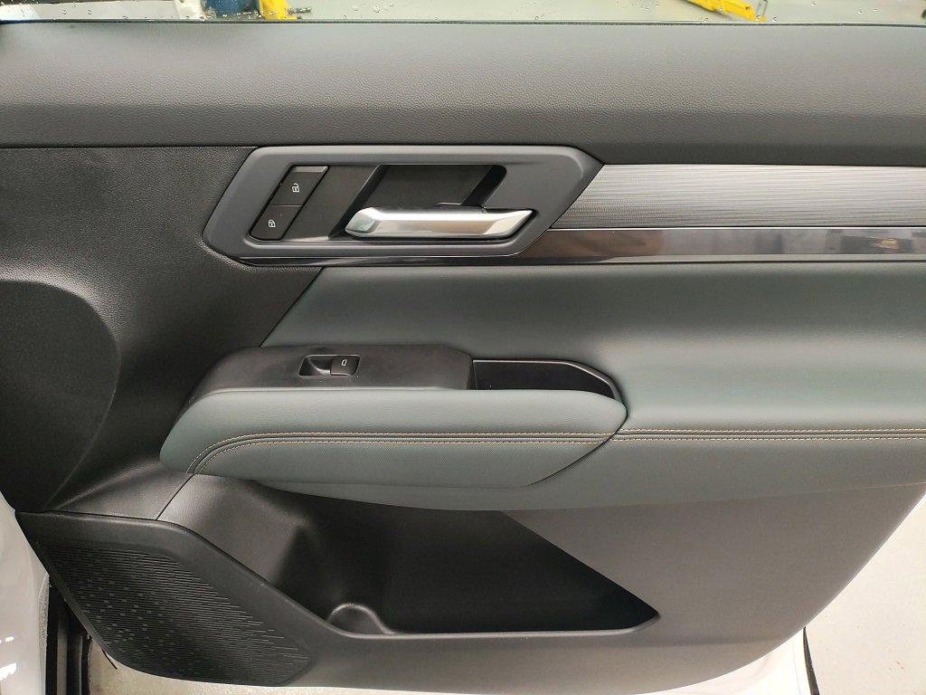 New 2026 GMC Terrain AT4 w/ Convenience Package III image 9