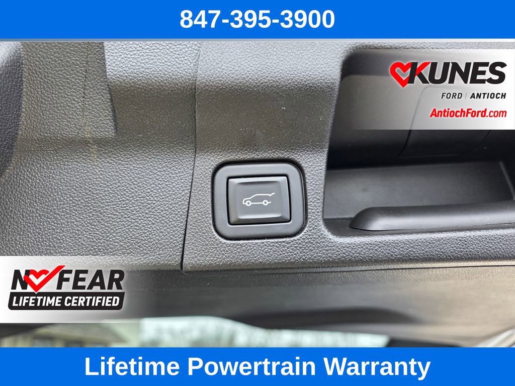 Used 2023 GMC Acadia SLT image 25