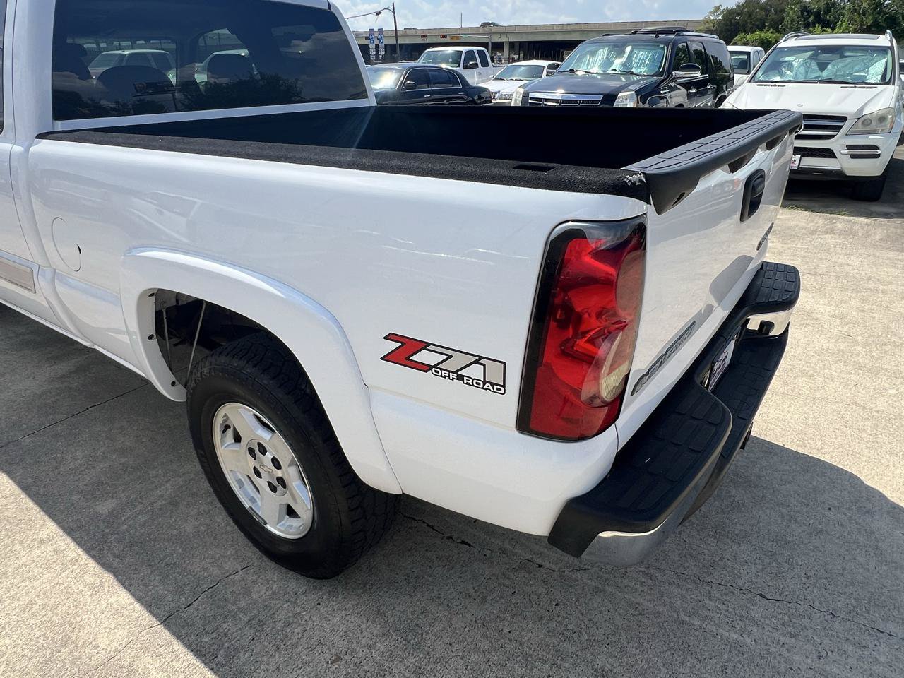 Used 2004 Chevrolet Silverado 1500 4x4 Extended Cab w/ Z71 Convenience Package 2 image 24