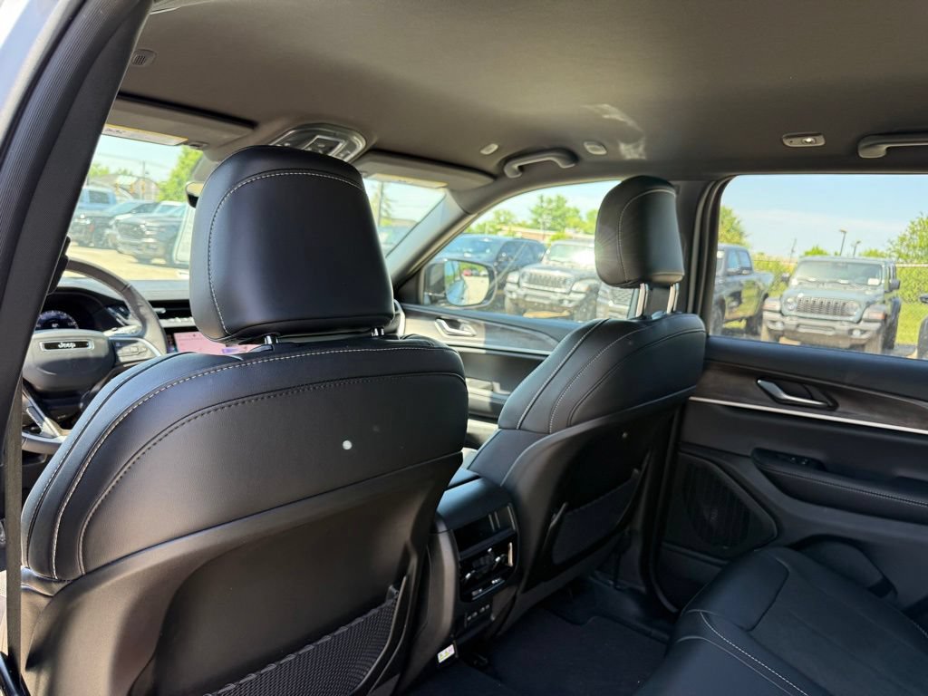 New 2026 Jeep Grand Cherokee Altitude AWD/4WD image 22