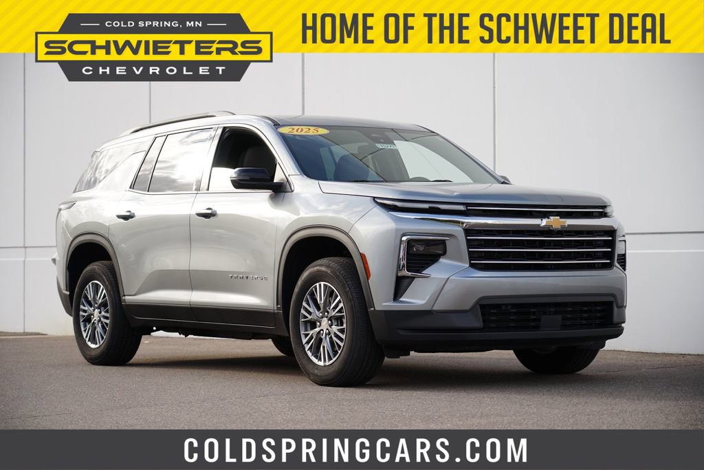 Used 2025 Chevrolet Traverse LT image 1