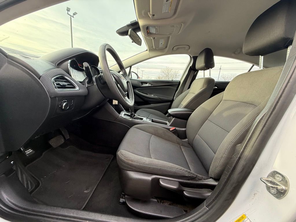 Used 2017 Chevrolet Cruze LT image 16