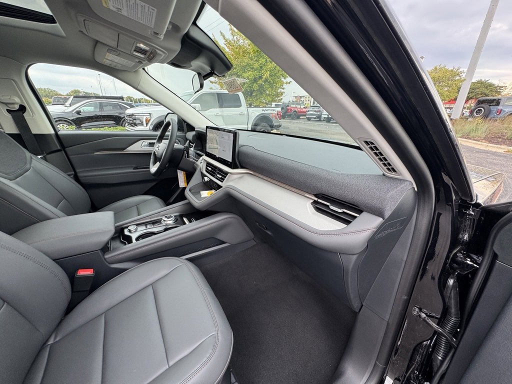 New 2025 Ford Explorer Active w/ Active Comfort Package image 18