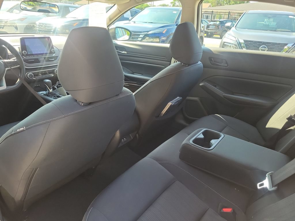 Used 2025 Nissan Altima 2.5 SV FWD image 9
