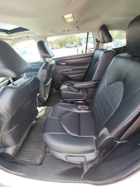 Used 2023 Toyota Highlander XLE image 7
