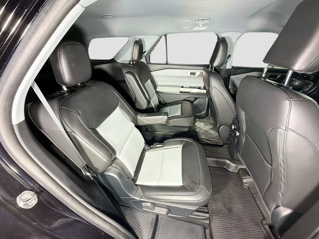 Used 2023 Ford Explorer XLT w/ XLT Sport Appearance Package AWD/4WD image 29