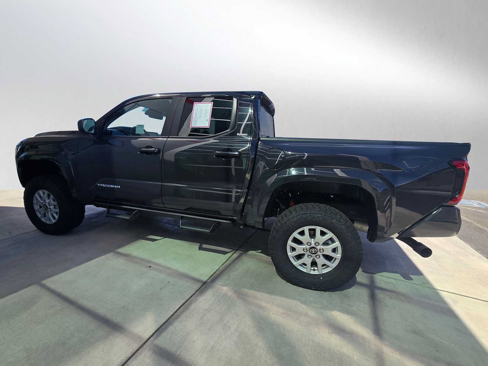 Used 2025 Toyota Tacoma SR5 AWD/4WD image 13