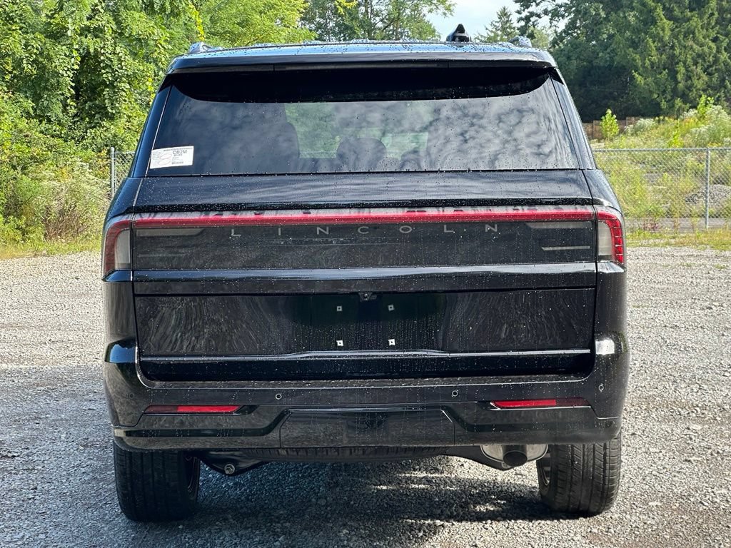 New 2027 Lincoln Navigator Reserve w/ Jet Appearance Package AWD/4WD image 4