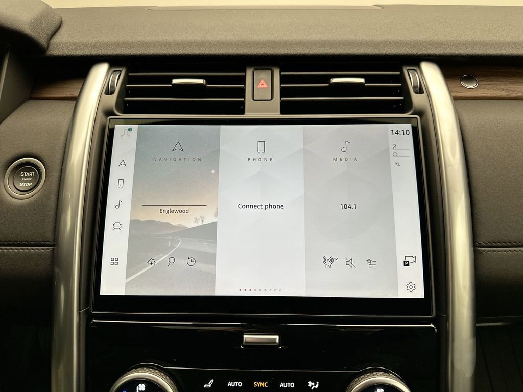 Used 2025 Land Rover Discovery S image 11