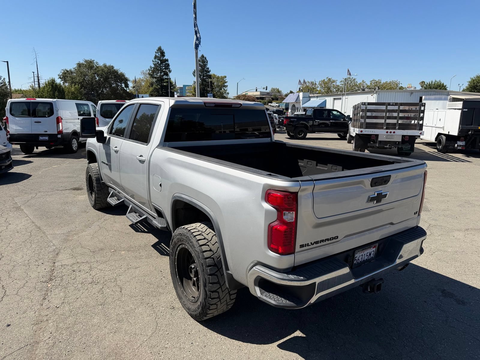 Used 2022 Chevrolet Silverado 2500 LT w/ Convenience Package AWD/4WD image 3