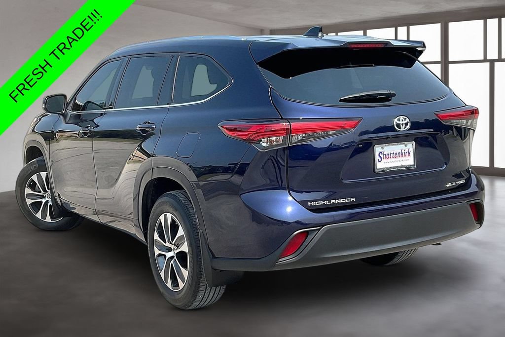 Used 2021 Toyota Highlander XLE AWD/4WD image 4