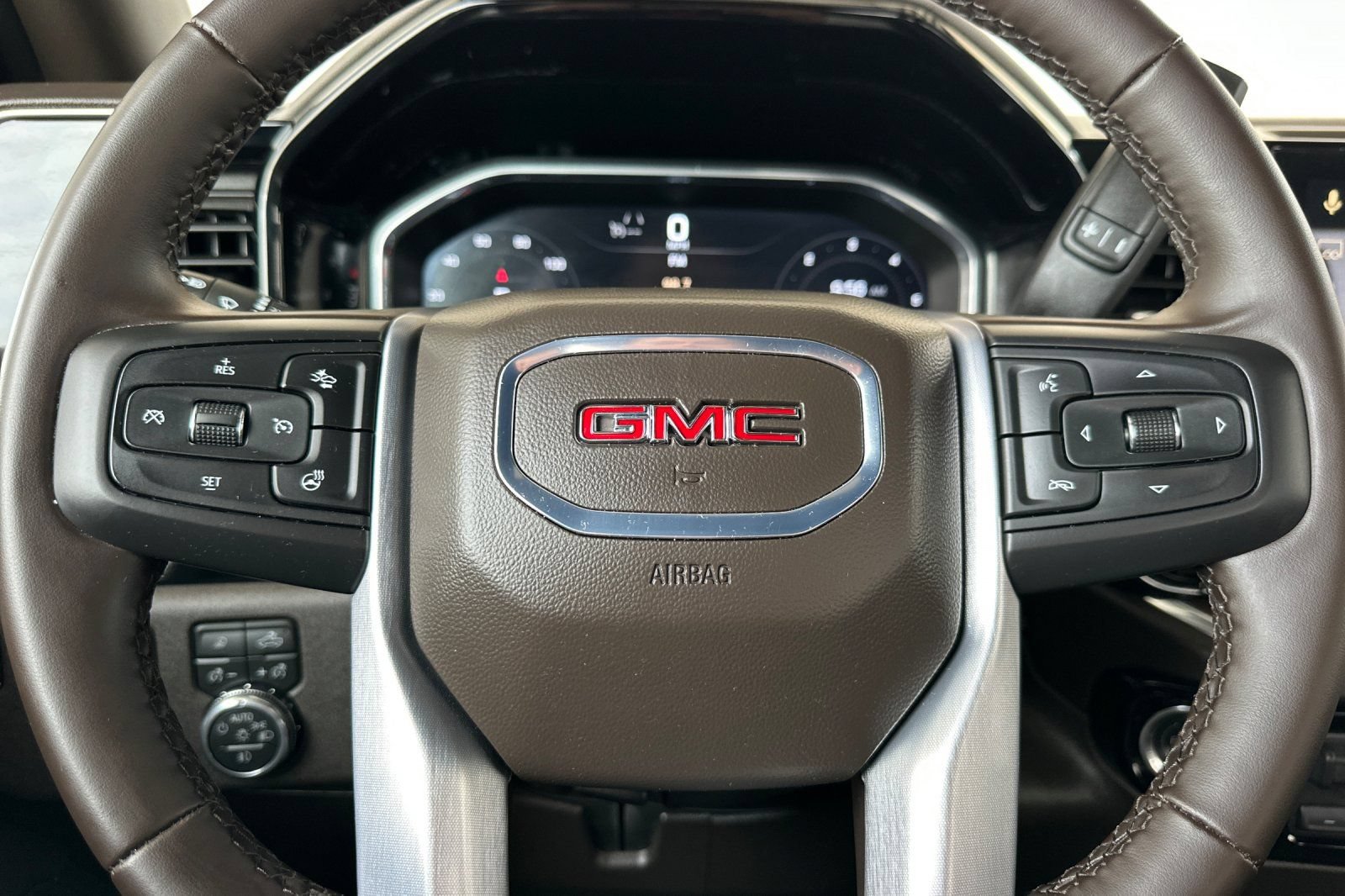 Certified 2026 GMC Sierra 1500 SLT RWD image 30