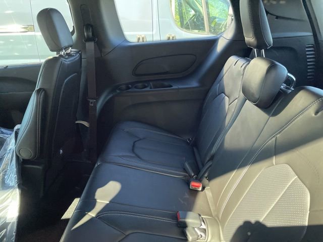 New 2026 Chrysler Pacifica Select image 18