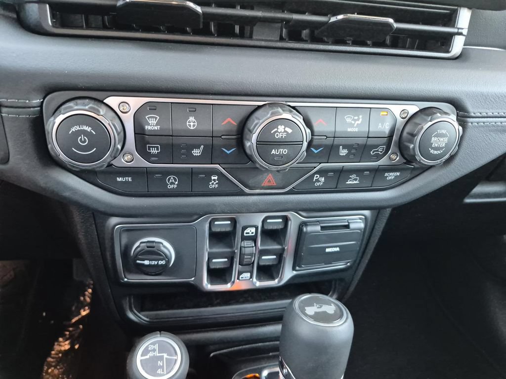 New 2026 Jeep Wrangler Unlimited Sahara AWD/4WD image 23