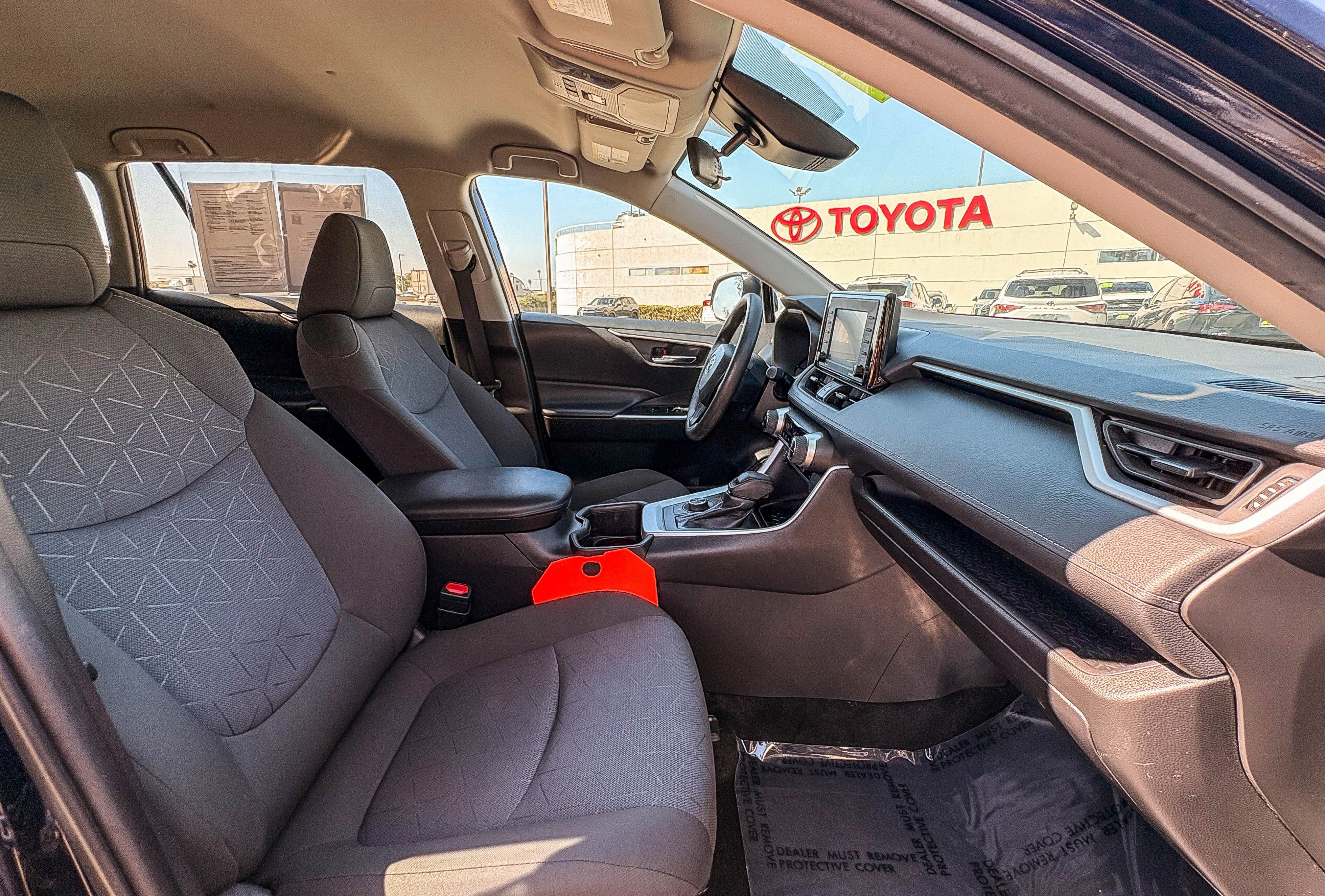 Used 2022 Toyota RAV4 XLE AWD/4WD image 16