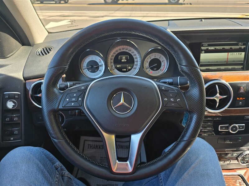 Used 2015 Mercedes-Benz GLK 350 4MATIC image 6