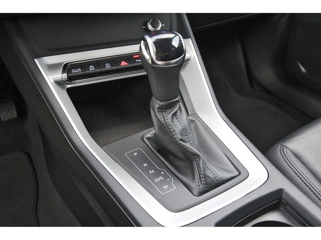 Used 2025 Audi Q3 2.0T Premium AWD/4WD image 32