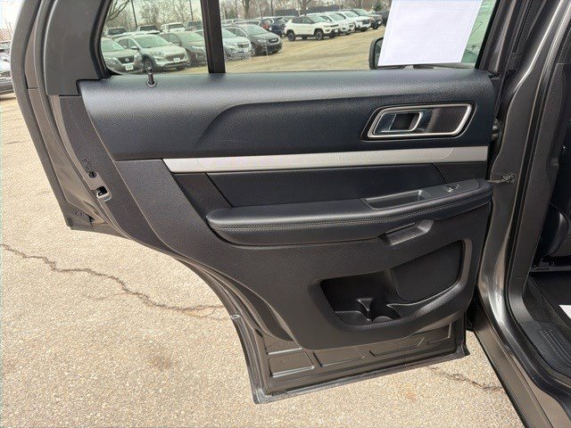 Used 2016 Ford Explorer XLT w/ Equipment Group 202A image 12