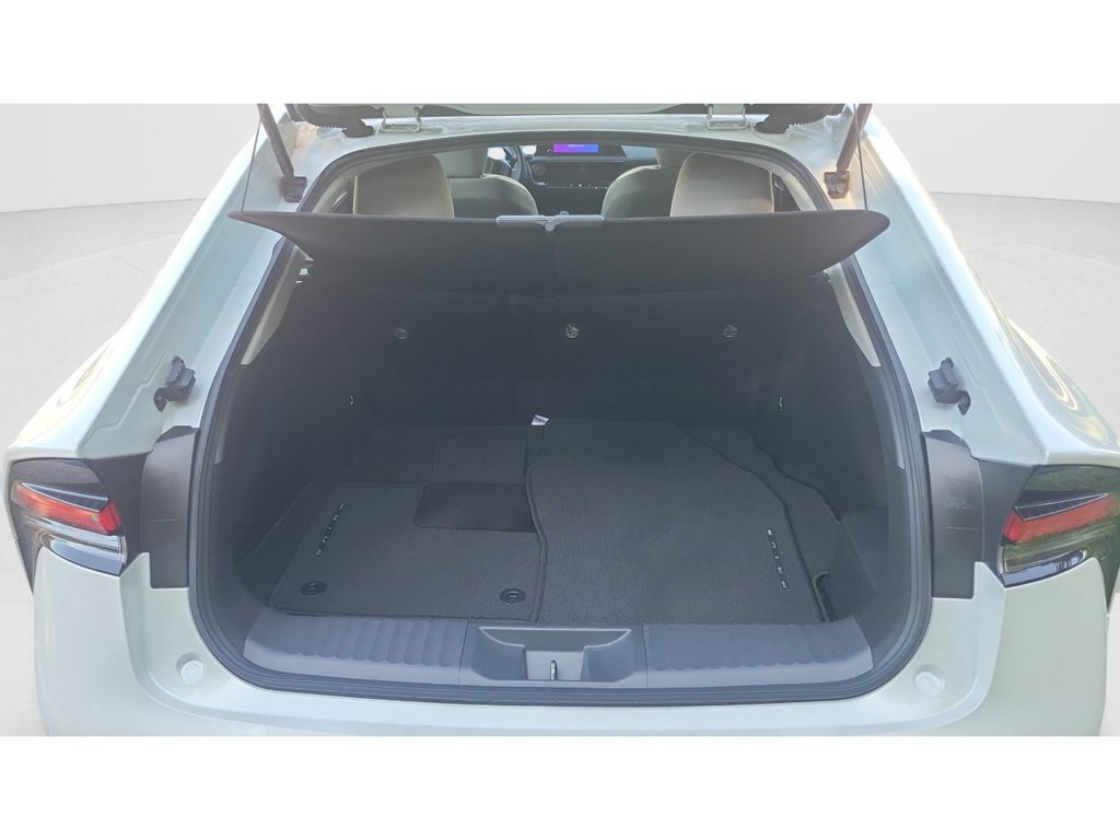 Used 2024 Toyota Prius LE FWD image 9