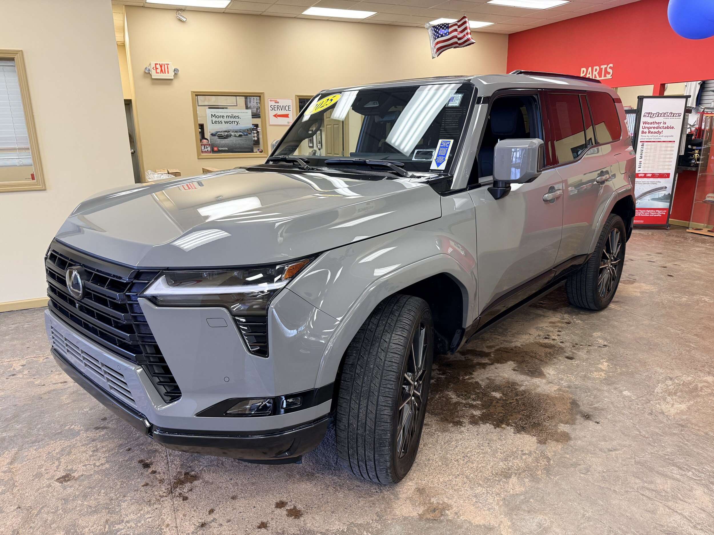 Used 2025 Lexus GX 550 w/ Accessory Package (2T) AWD/4WD image 3
