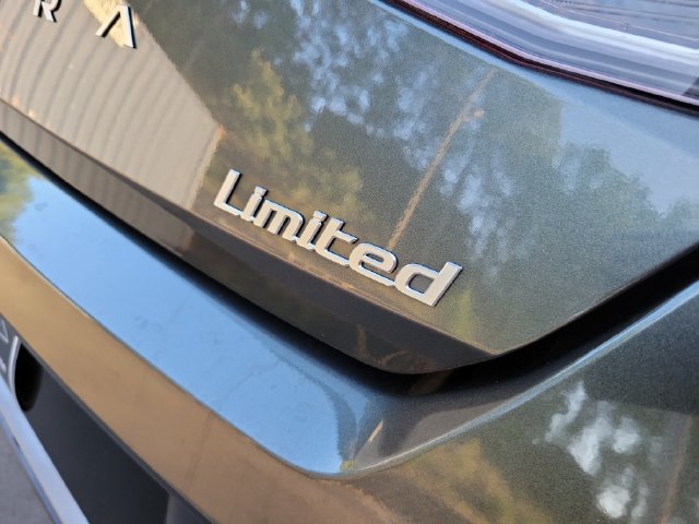 Used 2025 Hyundai Elantra Limited FWD image 8