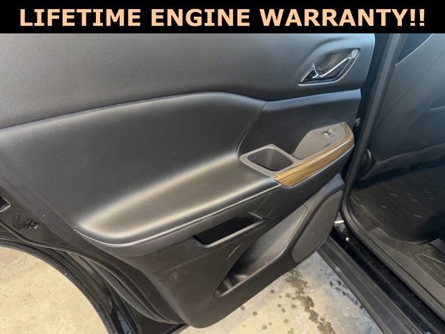 Used 2023 GMC Acadia SLE w/ Driver Convenience Package image 23