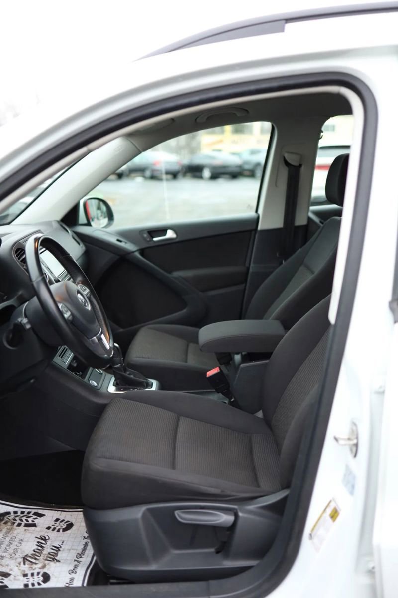 Used 2017 Volkswagen Tiguan S image 12