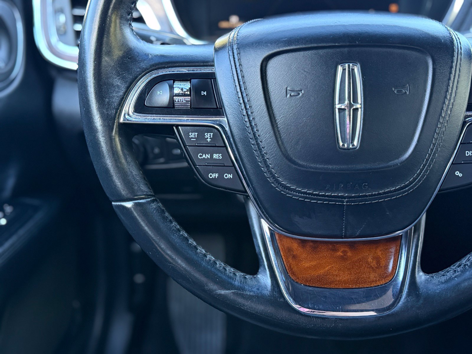 Used 2017 Lincoln Continental Select FWD image 26