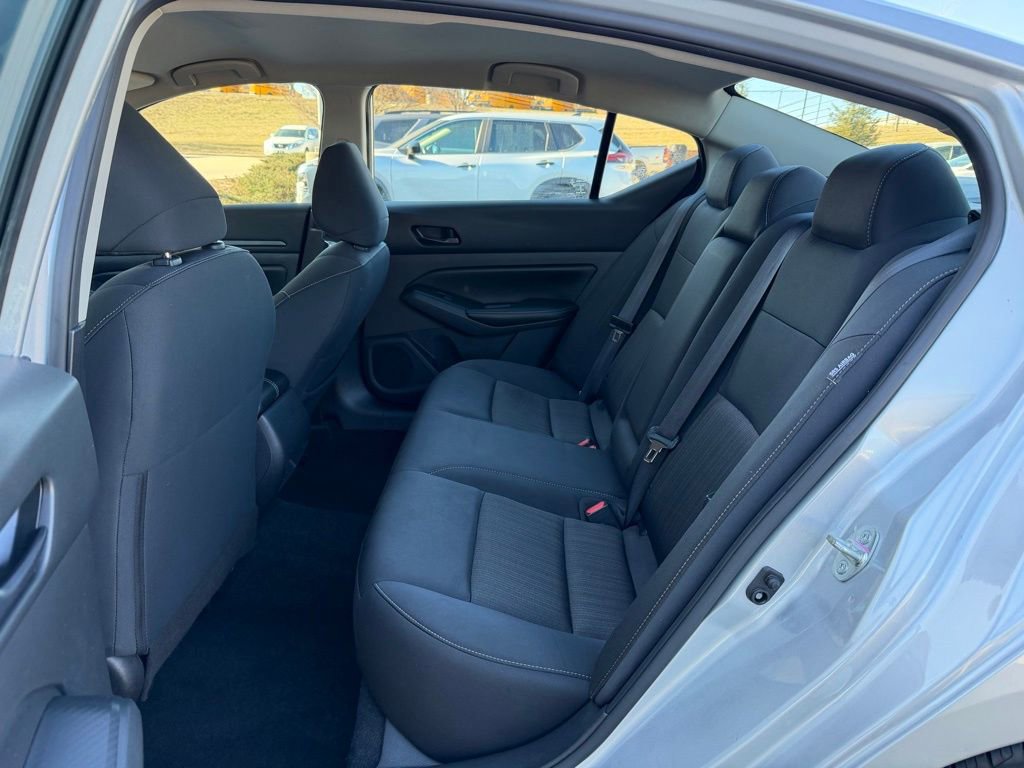 Used 2024 Nissan Altima 2.5 SV image 12