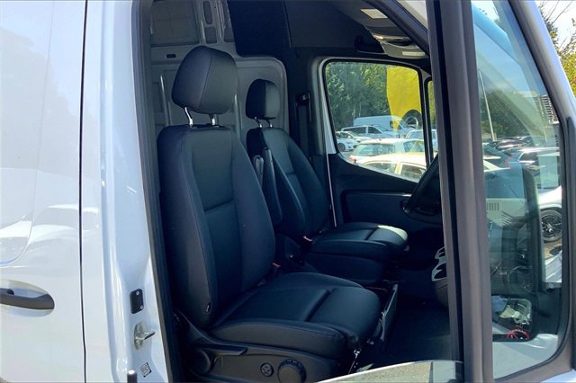 Used 2024 Mercedes-Benz Sprinter 2500 image 7
