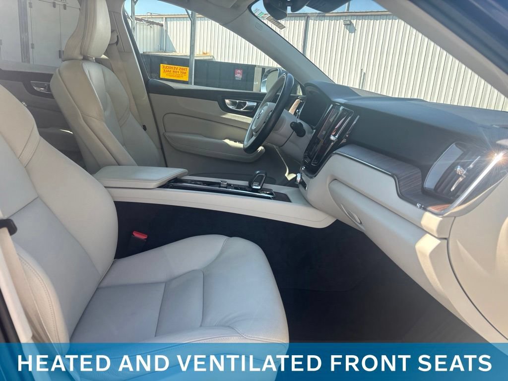 Used 2022 Volvo XC60 B5 Momentum w/ Protection Package Premier FWD image 15