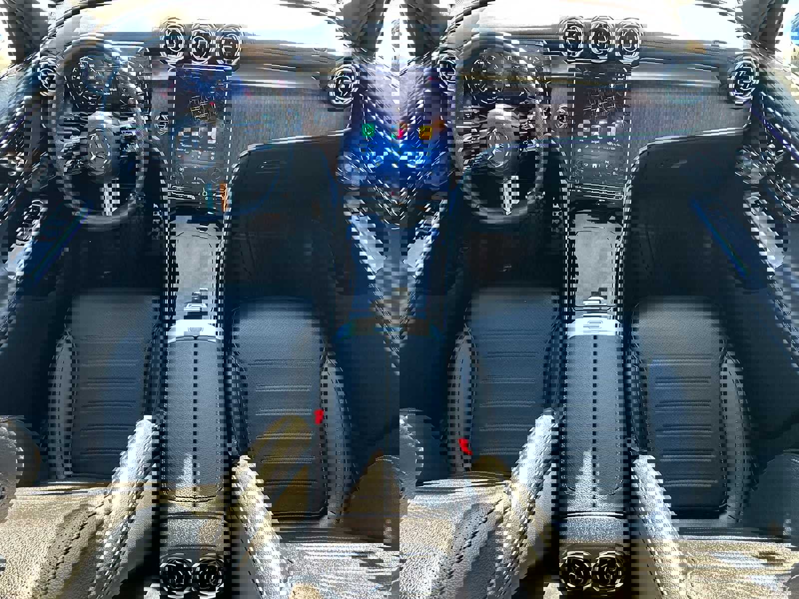 Used 2025 Mercedes-Benz GLC 300 4MATIC image 19