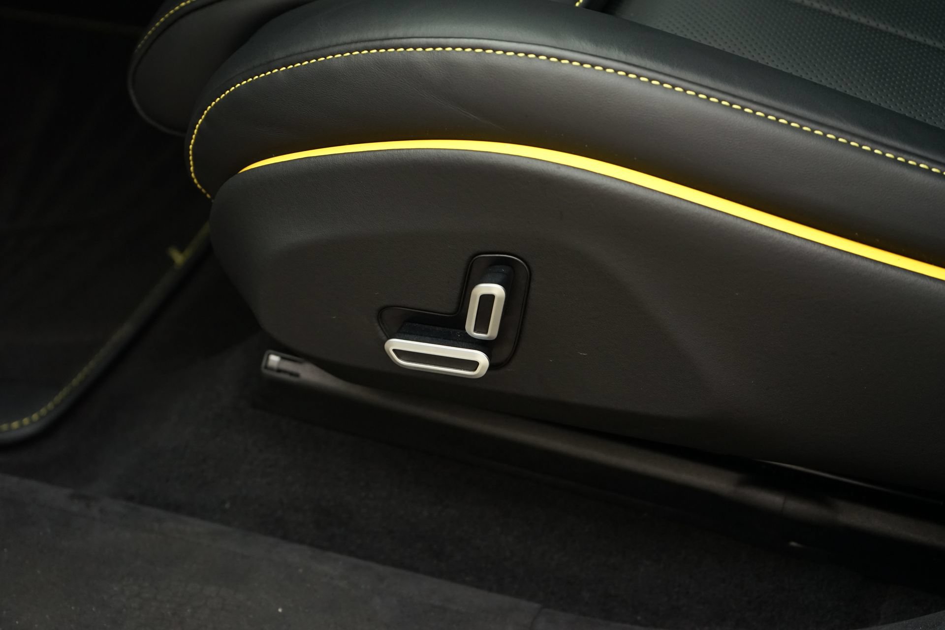 Used 2025 Ferrari Purosangue AWD/4WD image 27