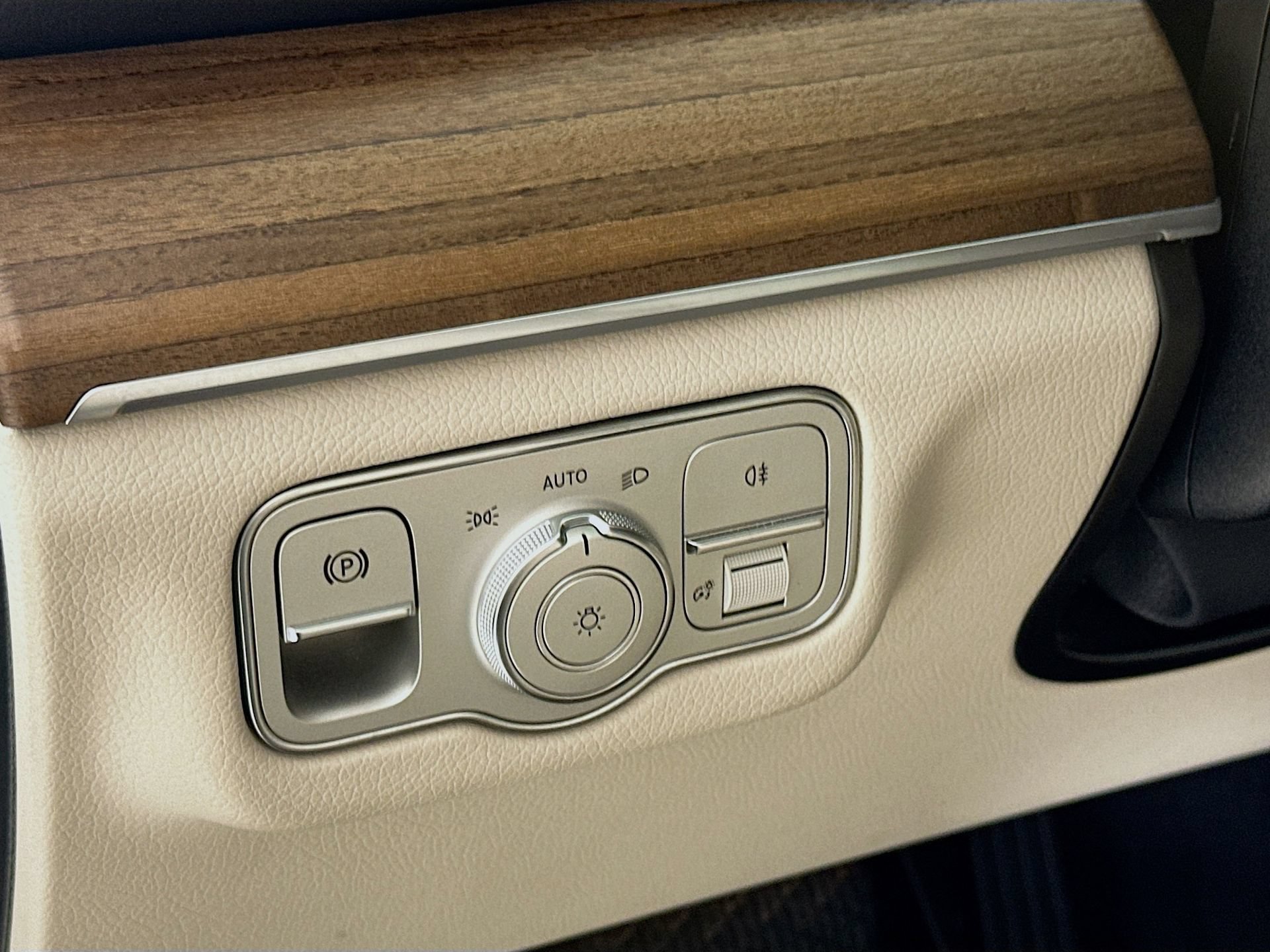 Certified 2025 Mercedes-Benz GLE 350 4MATIC image 11