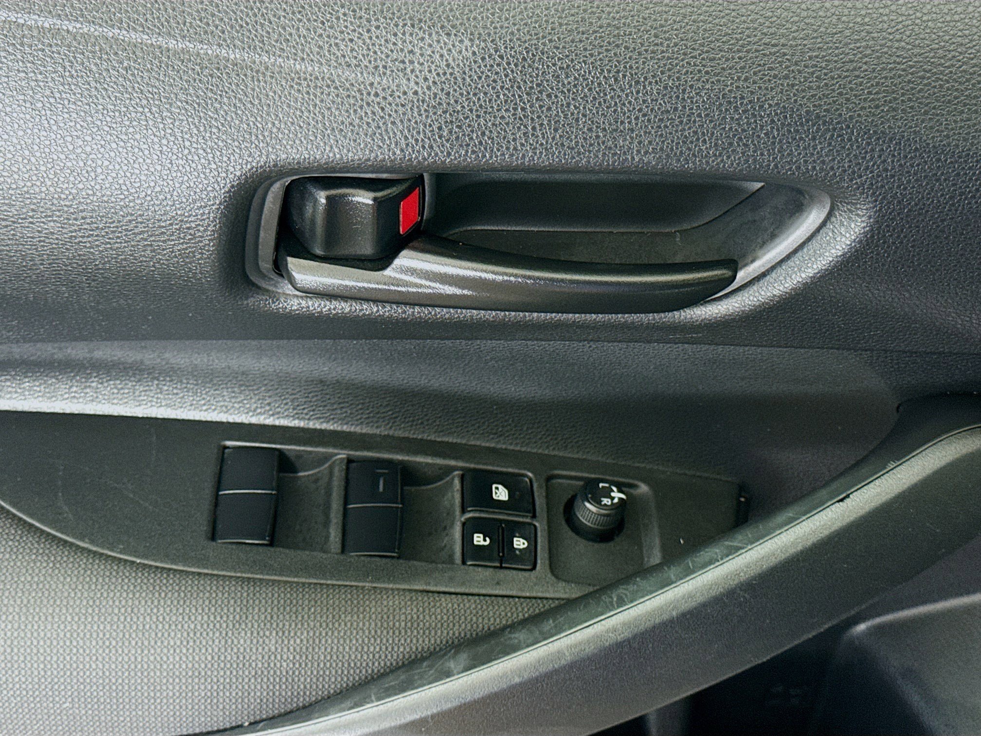 Used 2022 Toyota Corolla LE image 23