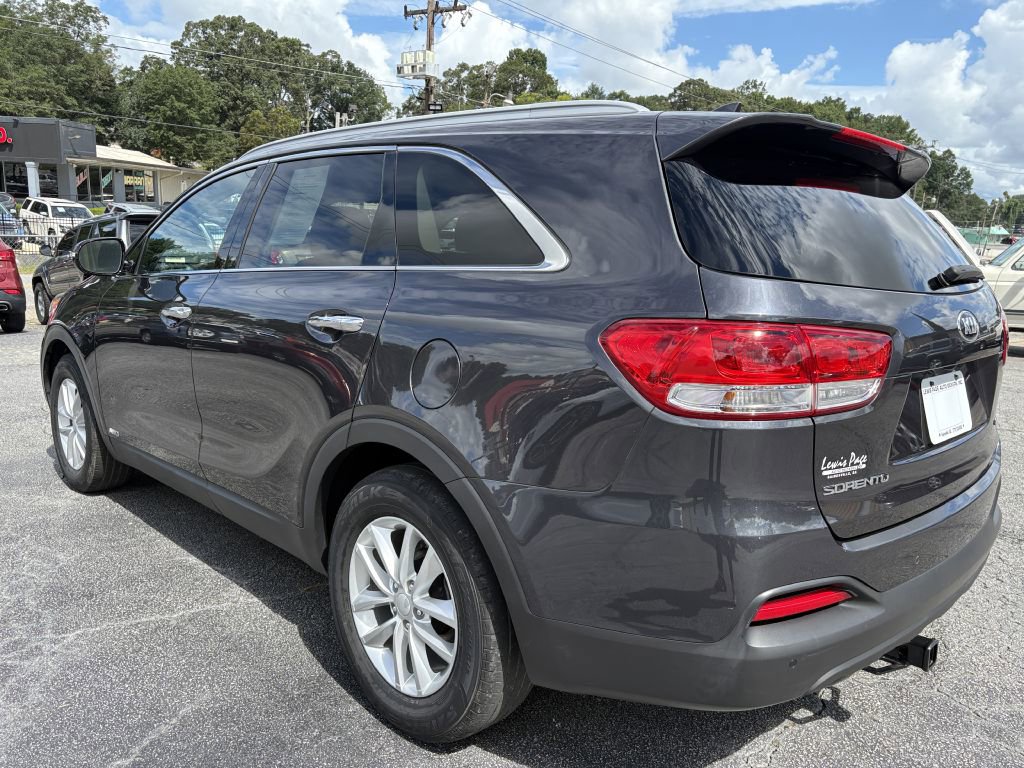 Used 2018 Kia Sorento LX image 3