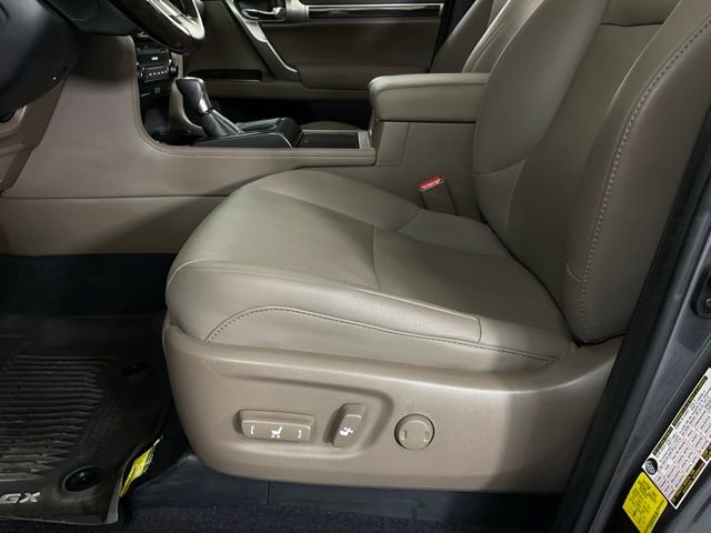 Used 2023 Lexus GX 460 Premium w/ Accessory Package image 33