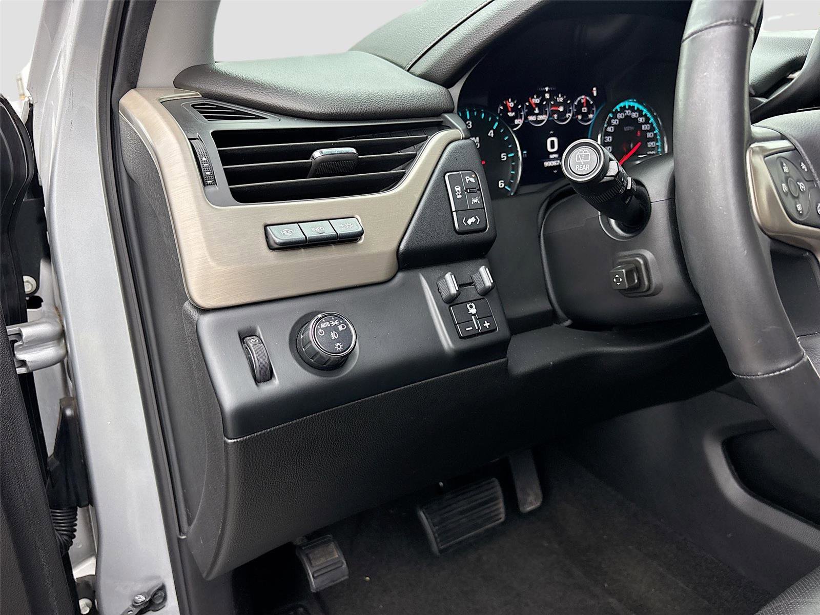 Used 2018 GMC Yukon Denali RWD image 11