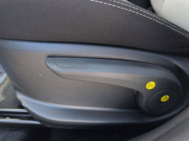 Used 2025 Hyundai Venue SEL FWD image 14
