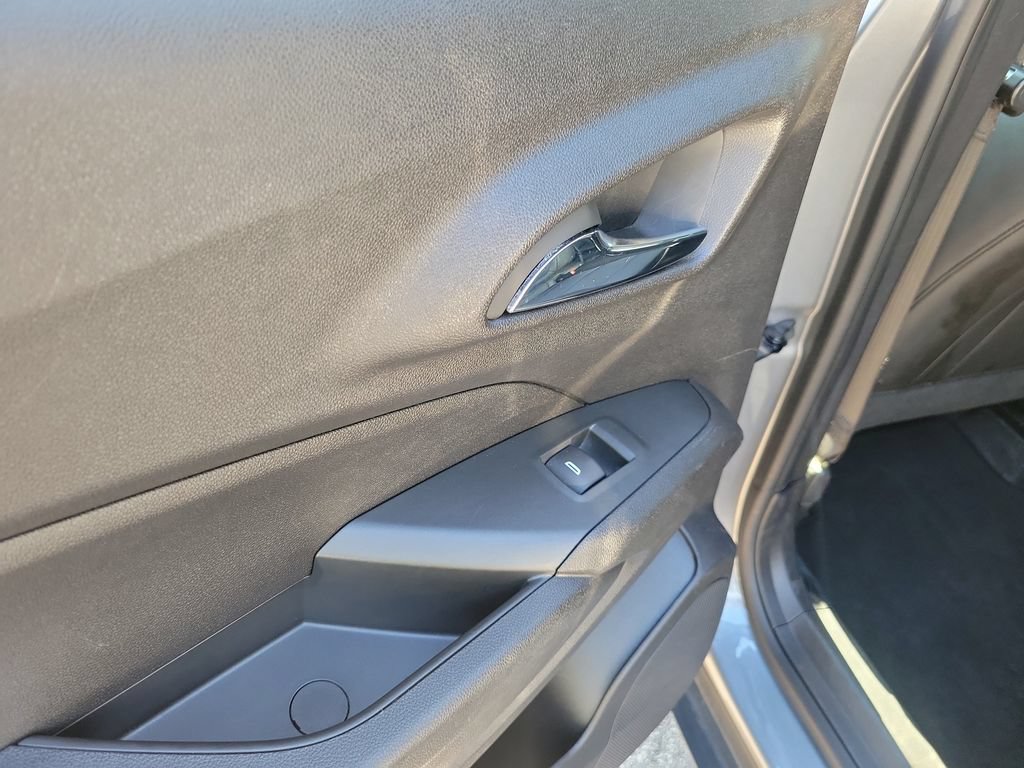 Used 2025 Chevrolet Trax LT FWD image 19