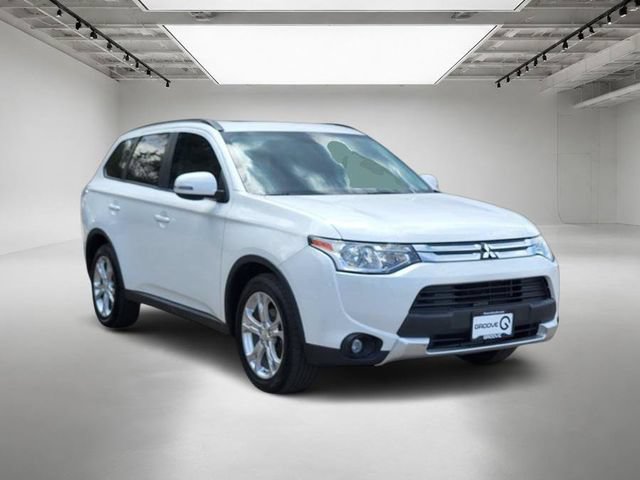 Used 2015 Mitsubishi Outlander SE AWD/4WD image 8
