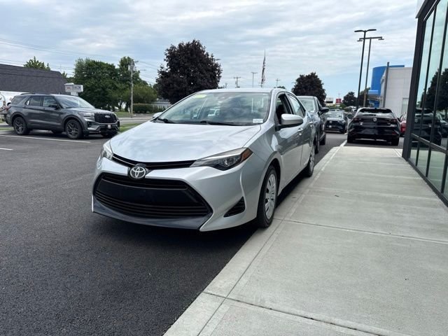 Used 2017 Toyota Corolla LE w/ Carpet Mat Package (TMS) FWD image 6
