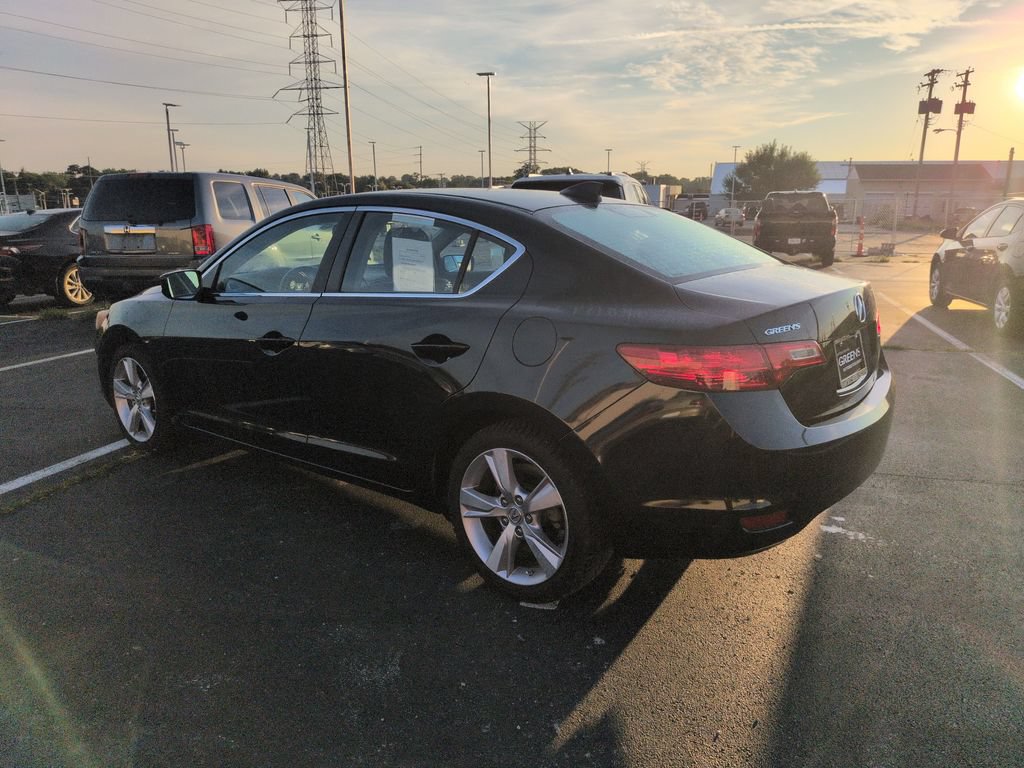 Used 2013 Acura ILX w/ Premium Package FWD image 4