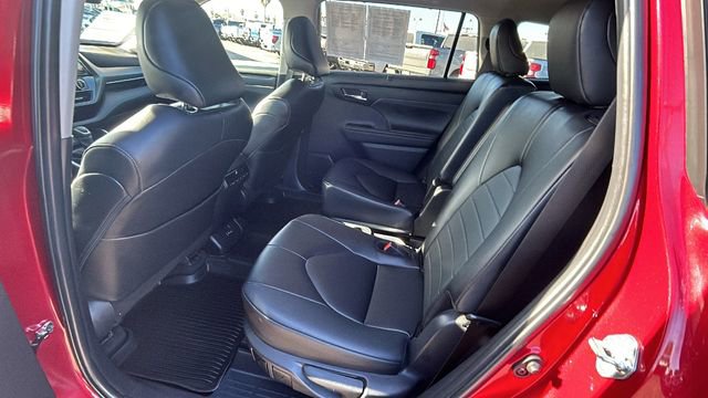 Used 2024 Toyota Highlander XLE image 15