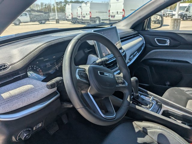 Used 2024 Jeep Compass Latitude image 10