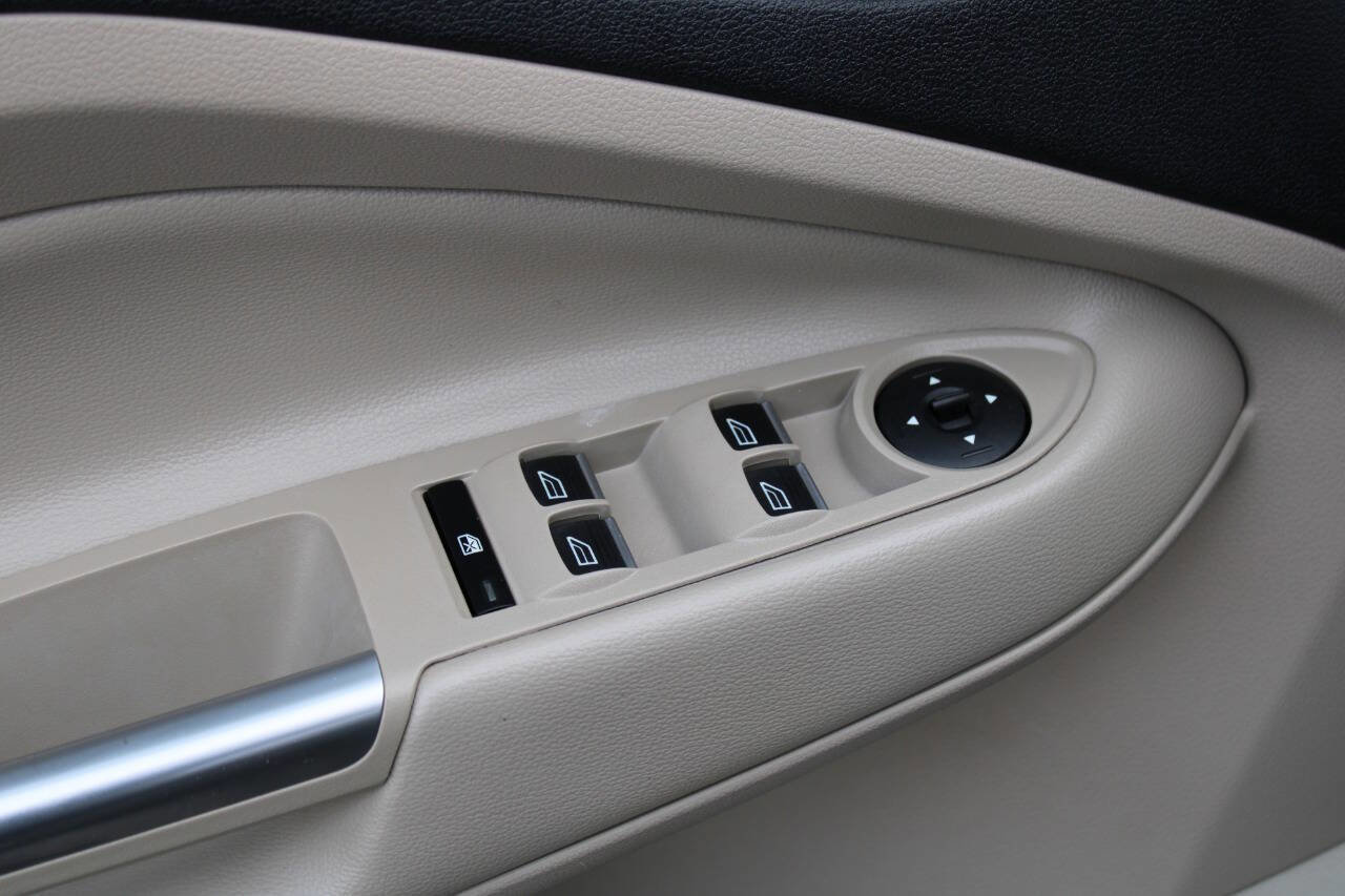 Used 2017 Ford Escape Titanium image 27