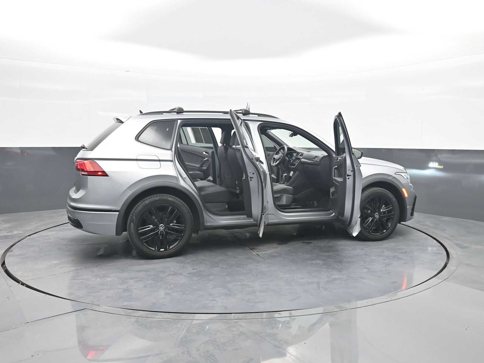 Used 2022 Volkswagen Tiguan SE R-Line AWD/4WD image 52